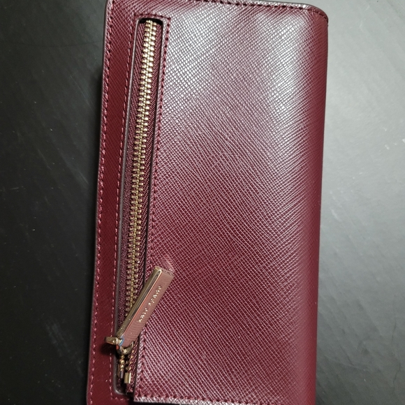 SOLD 💯% Authentic Brandnew - Picture 3 of 5